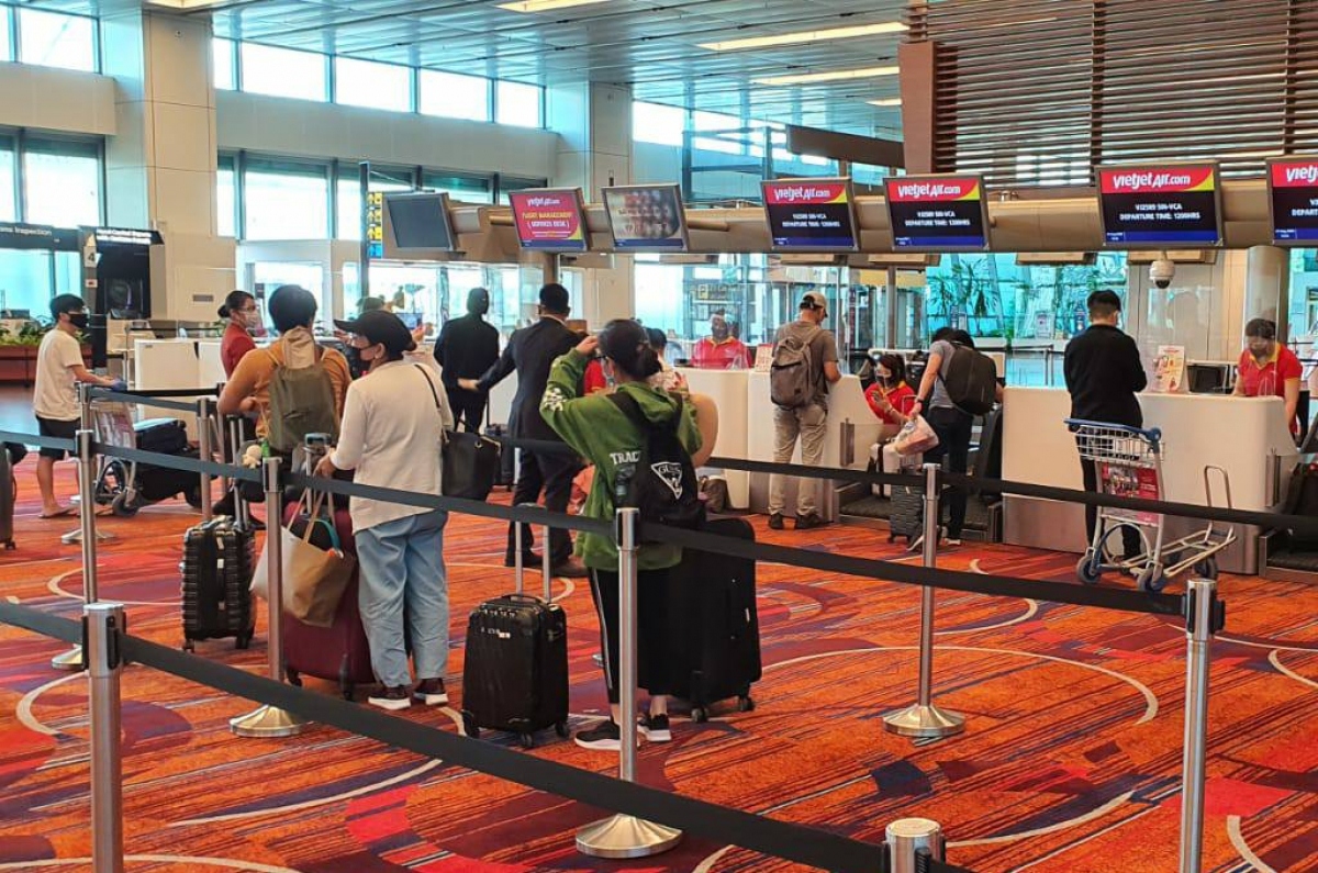 More than 230 Vietnamese citizens safely repatriated from Singapore